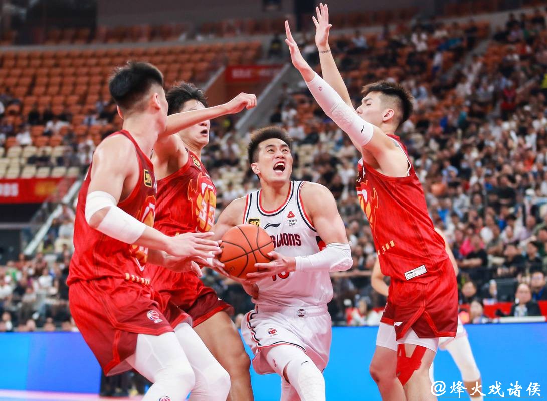 广东男篮险胜广州背后藏着什么秘密?答案藏在那个急停跳投的三分里! 广东男篮险胜广州背后藏着什么秘密?答案藏在那个急停跳投的三分里!